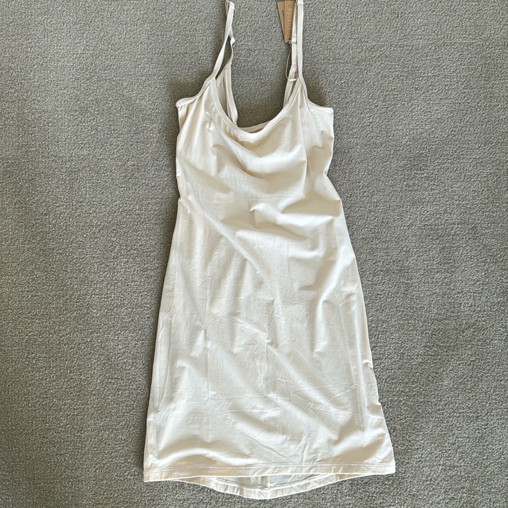 SKIMS underdress. Color sand. Size small